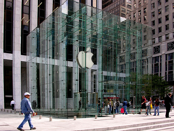 Outside Apple's glass cube, Fifth Avenue, Manhattan, 2011, Wikipedia Commons. 