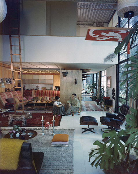 Ray and Charles Eames in their living room, Pacific Palisades, 1968. Image courtesy of the Getty Research Institute; photograph by Julius Shulman,. 